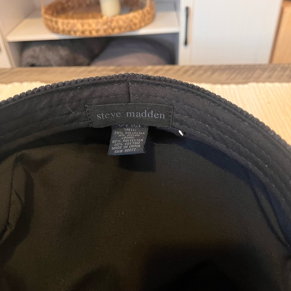 Hat - Picture 3 of 3